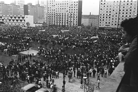 Following a summer of increasingly large demonstrations protesting against the 1968 olympics held in mexico city, the mexican armed forces opened fire on 2 october 1968 on unarmed civilians, killing an undetermined number, in the hundreds. México, a 49 años de la matanza de Tlatelolco | Reporte Indigo