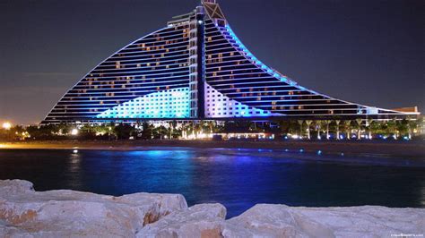 7yrs old & below =p40.00. Fond d'écran HD jumeirah beach hôtel rétro-éclairage néon vue de côté, Images et Photos