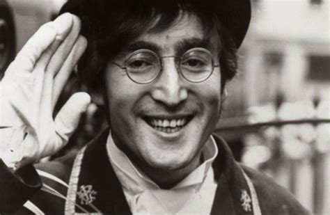 As if there weren't enough rare john lennon and beatles memorabilia on the market these days for exuberant. John Lennon, uno sparo dieci minuti prima delle undici di ...