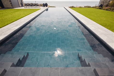 Why Choose An Infinity Edge Swimming Pool Guncast Design And Build