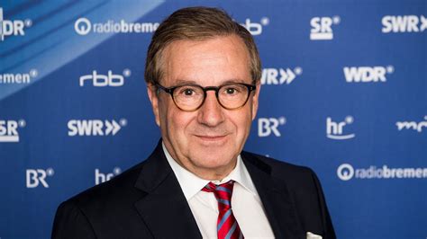 Nein, ich arbeite auch zu andere tageszeiten, nein, mein schlips ist nicht angewachsen und nein, im studio trage. Jan Hofer: Zusammenbruch während der Live-Sendung! | InTouch