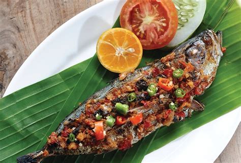 Memasak ikan yang enak tidak harus digoreng resep ikan kembung bakar di teflon bahan : Ikan Tude Bakar sambal Dabu-Dabu » Budaya Indonesia
