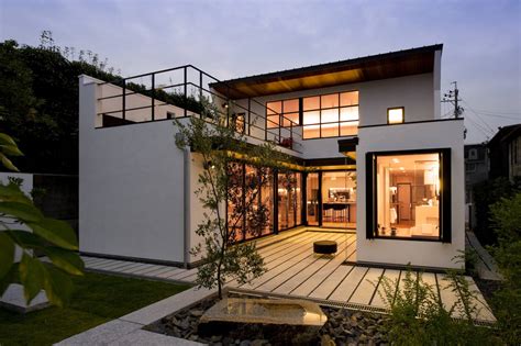 House With The Bath Of Bird Sakurayama Architect Design モダンな 家 Homify