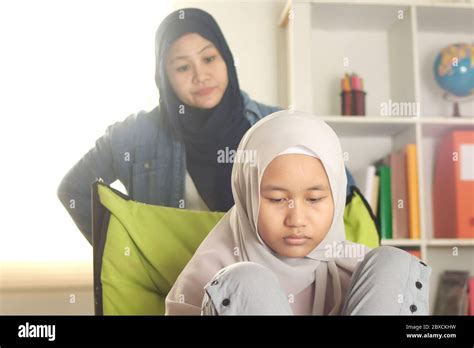 Muslim Mother Having Bad Time With Her Daugther Mom Reprimands Her Teenage Girl Islamic Asian