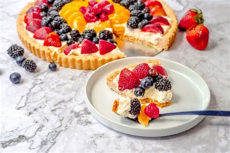 The Perfect Fruit Tart With A Creamy Sweet Filling Recipe In 2020 Fruit Tart Recipe Tart