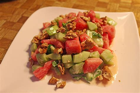 Melonen - Gurken-Salat mit Minze und gerösteten Walnüssen Chefkoch