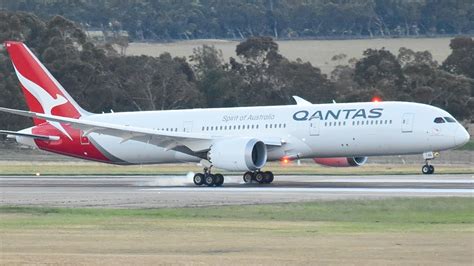 First Ever Qantas 787 9 Dreamliner Arrival At Melbourne Airport Youtube
