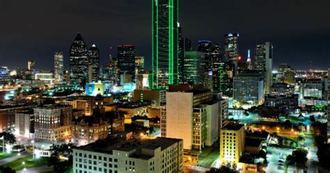 Dallas Tallest Skyscraper Lights Up Downtown Again Kera News