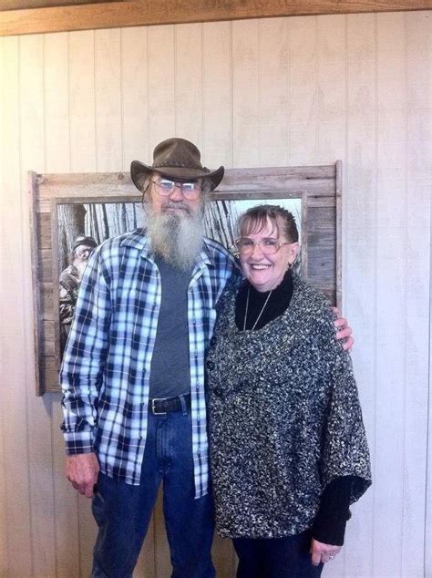 Keep up that detailed shading! Si Robertson Wife | Uncle Si and his cutie wife | My fav ...