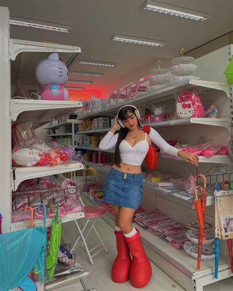 Look Andrea Brillantes Wears Viral Mschf Big Red Boots Previewph