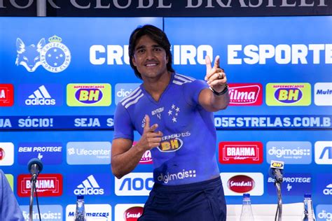 Em sua primeira passagem (2007/08), ele marcou 21 gols em 36 partidas, foi artilheiro da libertadores 2008. Marcelo Moreno opina sobre Cruzeiro voltar à Série A do ...