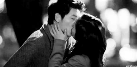 A Tribute To The Extreme Kissability Of Song Joong Ki