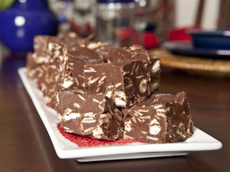 Reviewed by millions of home cooks. Chocolate Marshmallow Cream Cheese Fudge Recipe ...