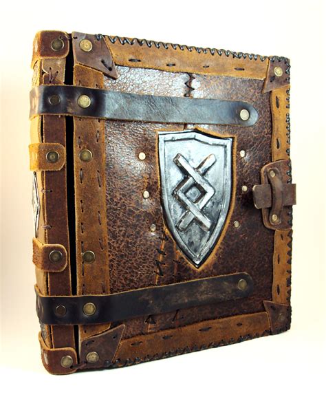 He works in epic fantasy, dark fantasy, sp Handmade Leather grimoire. Crafted based on the design of the client. | Libros Encuadernaciones ...