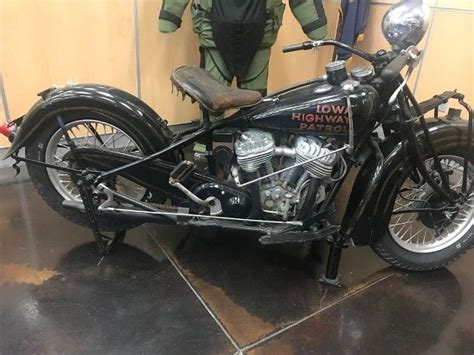 Indian motorcycles is of course one of america's oldest and most storied manufacturers. Iowa State Patrol 1935 Model 76 Indian Motorcycle | Indian ...