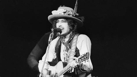 Lou reed, bob dylan and patti smith all played guitars made from wood salvaged from new york buildings. Martin Scorsese Talks Bob Dylan at 'Rolling Thunder Revue ...