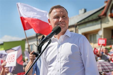 Prezydent andrzej duda zamieścił na swoim profilu na instagramie niecodzienne zdjęcie. WYBORY 2020. Harcerstwo, polityka i prezydentura. Kim jest ...