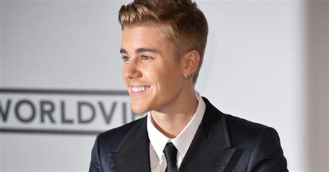 justin bieber settles suit that claimed he kicked paparazzo cbs los angeles