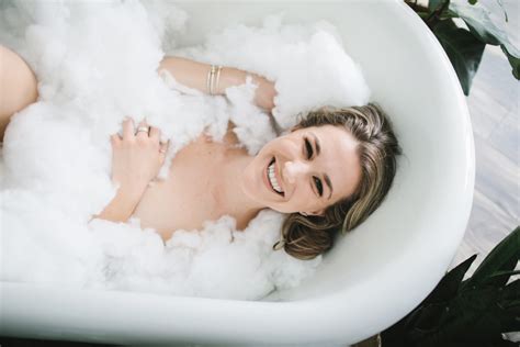 Soak In Luxury Decadent Bathtub Poses For Boudoir Photography