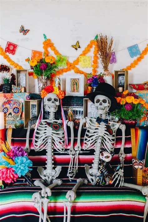 How To Create A Day Of The Dead Altar For Your Holiday Decor — Bindle