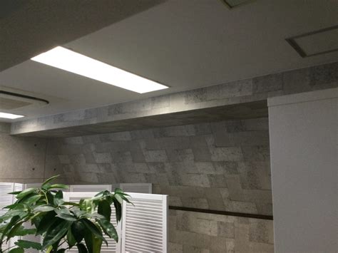 オフィスの壁面梁下にダクトレールを設置したい 工事編東京都杉並区のweb制作会社様より てるくにでんきの毎日は照明器具の毎日