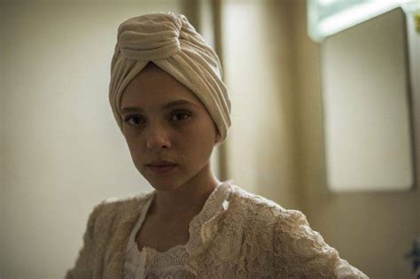 Then her past catches up to her. Unorthodox, esperimento riuscito per la nuova serie Netflix
