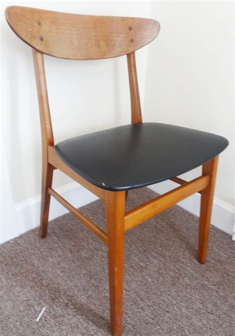 Most companies will have a minimum hourly cost, which typically starts at $55 hourly and can reach $150 or more. Reupholstering A Chair | Top Blog for Chair Review
