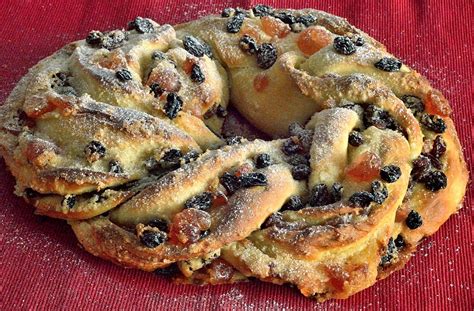 Bake up a sweet bread christmas wreath and candy cane treat during the holiday season. Utterly Scrummy Food For Families: Festive Bread Wreath