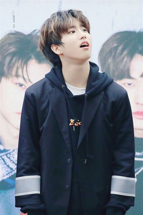 Jisung from the story stray kids by hwangel (☆) with 5,769 reads. HAN JISUNG | Kid memes, No one loves me, Kids