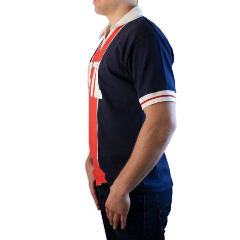 Paris saint germain, oder kurz einfach nur psg, hat sich zu einen der größten vereinen der welt entwickelt. Paris Saint-Germain 1981-1982 RTL Retro Fußball Trikot ...