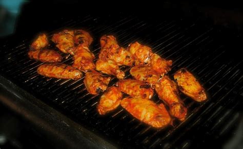 There are 210 calories in 4 wings of costco mesquite wings. The Costco Quest: Bobby Flay's Ultimate Grilled Chicken Wings
