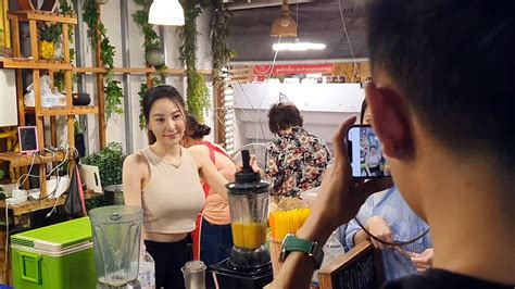 Beautiful Girl Smoothie Seller At Jodd Fairs Thai Street Food Youtube