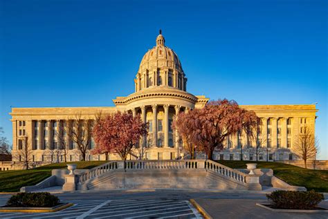 The Missouri Capitol Trivers