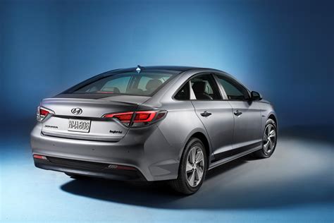 Only use blue link and corresponding devices when it is. 2016 Hyundai Sonata Plug-In Hybrid Introduced at Detroit ...