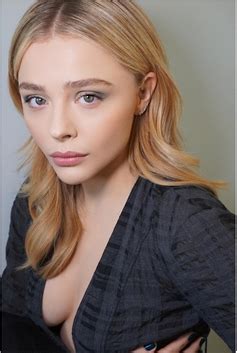Chloë Grace Moretz biography age height weight net worth and Instagram