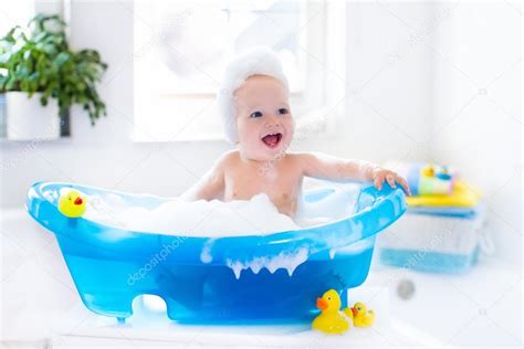 Little Baby Taking A Bath — Stock Photo © Famveldman 109547646