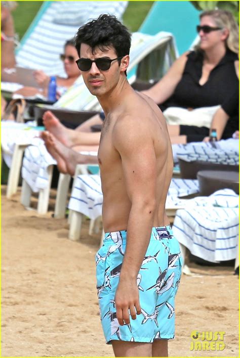 Full Sized Photo Of Joe Jonas Shirtless Beach Frisbee Player In Hawaii