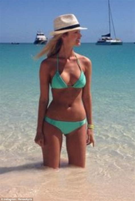 Renae Ayris Shows Off Abs And Toned Legs In Whitsundays Daily Mail Online