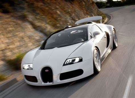 13 dessins de coloriage voiture imprimer coloriage voiture. Coloriage voiture de sport Bugatti Veyron à imprimer et ...