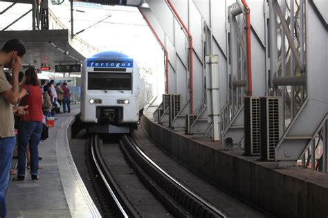 Fertagus is a commuter rail operator connecting lisbon, portugal's capital, to suburbs on the setúbal peninsula, located to the south across the tagus river. Fertagus | Fertagus @ Entrecampos, Lisboa IMG_2196 | Carlos Reis | Flickr