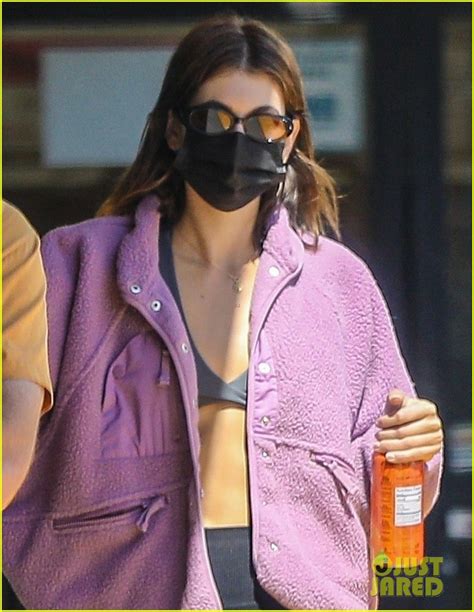Kaia Gerber Shows Off Toned Tummy During Coffee Outing Photo 4534015