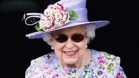 Queen Elizabeth Sunglasses The Surprising Thing Youve Never Noticed Hello