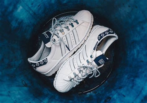 A superstar is someone who has great popular appeal and is widely known, prominent, or successful in their field. Footshop adidas Superstar Q46492 Release Date ...