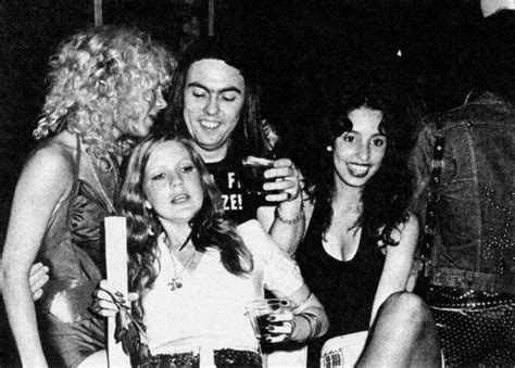 Sable Starr Morgana Welch And Lori Maddox With Dave Hill Of Slade