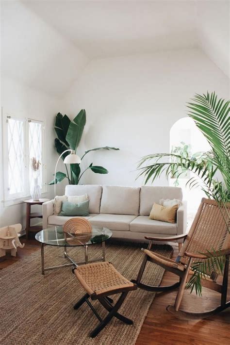 This country style living room offers an elegant sofa set and a center table situated on top of a classy rug. 33+ Top Simple Living Room Ideas (With images) | Simple ...