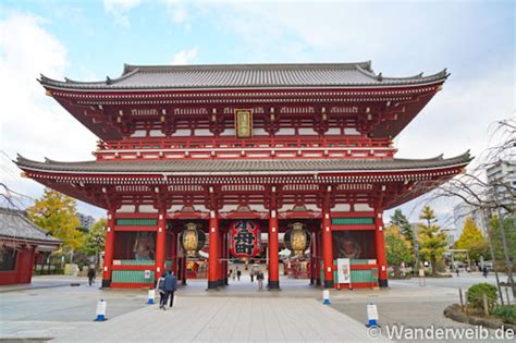 Neben der tempelanlage befindet sich hier auch die. Tokio Reise Asakusa Tempel Sensoji: Der bekannteste in ...