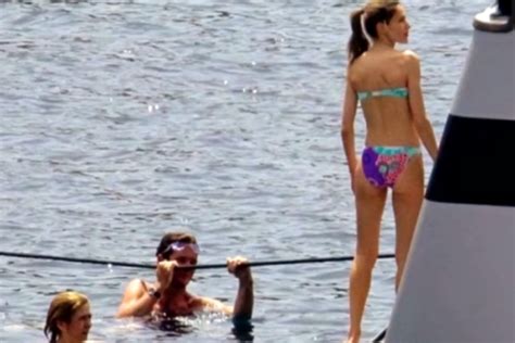 La reina Letizia usa bikinis hechos a medida y este lo mandó modificar