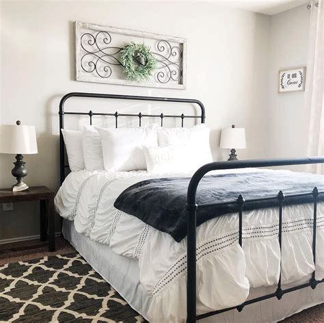 These amazing wrought iron beds or metal beds are the perfect addition and won't break the bank! Farmhouse bedroom with rod iron bed