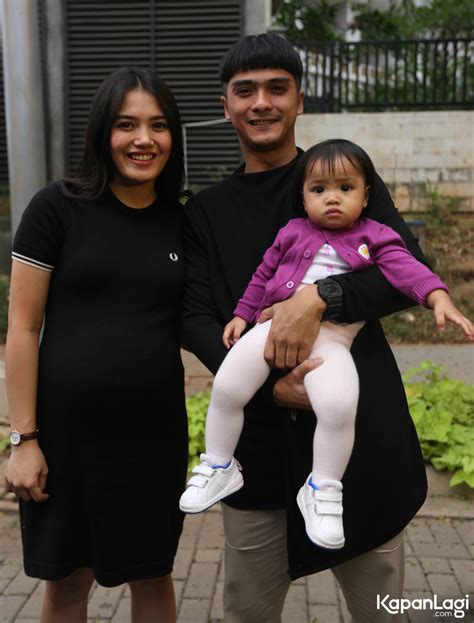 Foto perubahan gaya rambut ricky harun keren. Terinspirasi Dari Anak, Ricky Harun Pakai Poni Seperti ...