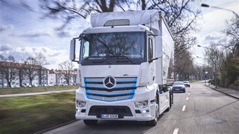 Daimler Aufspaltung Lkw Geschäft wird am 1 Dezember unabhängig